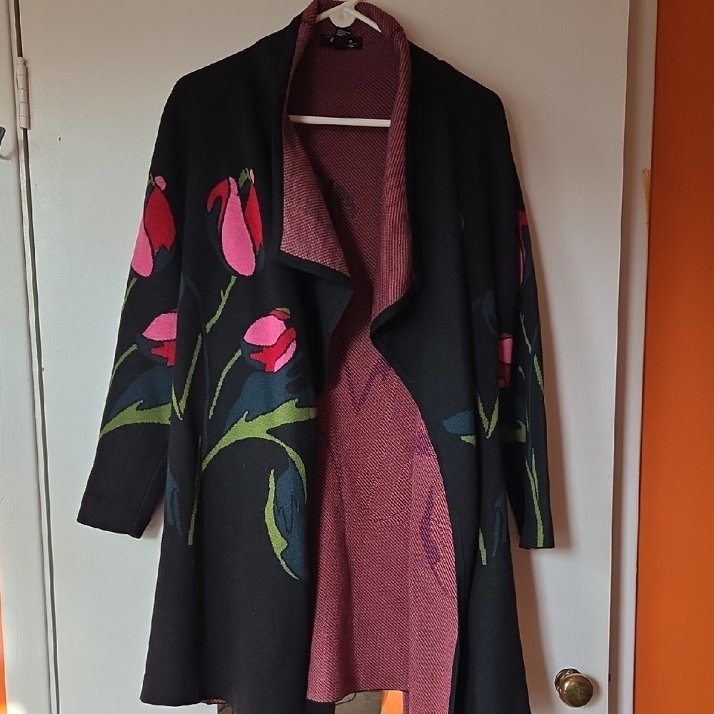 Black Duster With Tulip Pattern - Picture 2 of 3